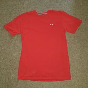 RED NIKE T SHIRT SIZE LARGE